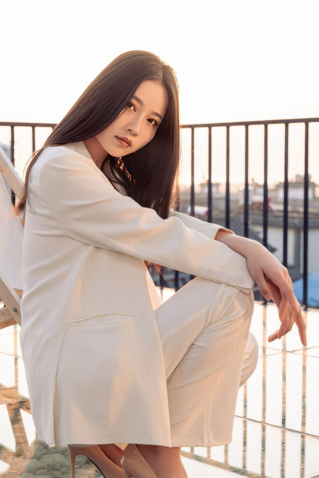 人气美女@年年nnian –日出 [45P-135M] 网红写真-第2张