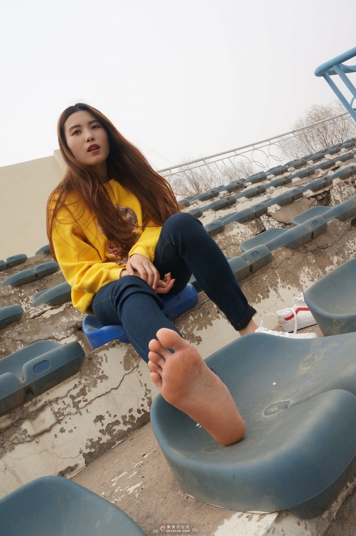 MZSOCK NO.245-2018年-牛仔裤Vans小白鞋红指甲[99P/35MB] 其它写真-第3张