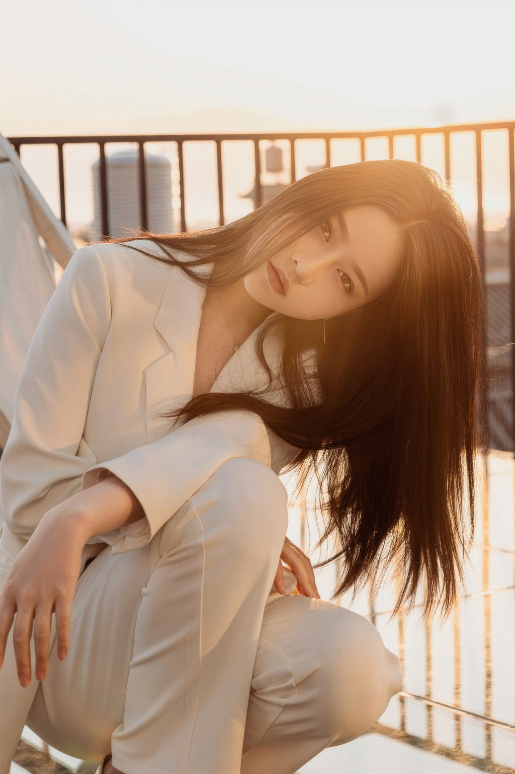 人气美女@年年nnian –日出 [45P-135M] 网红写真-第1张