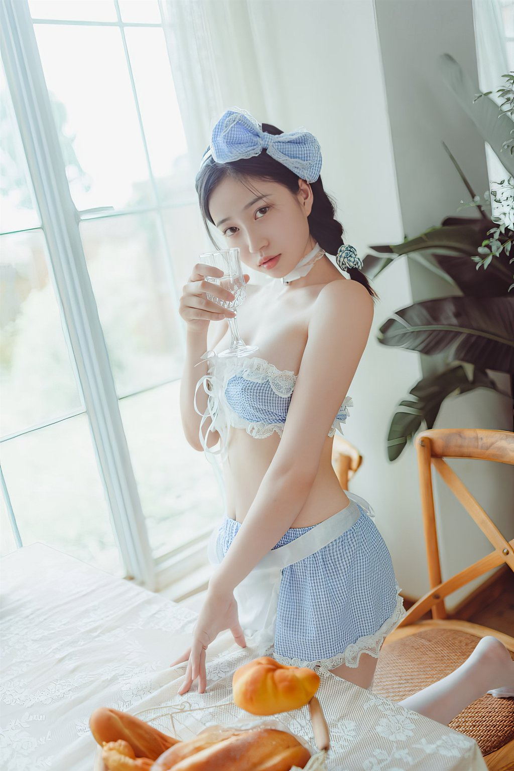 人气美女@年年nnian –厨娘 [36P-130M] 网红写真-第2张