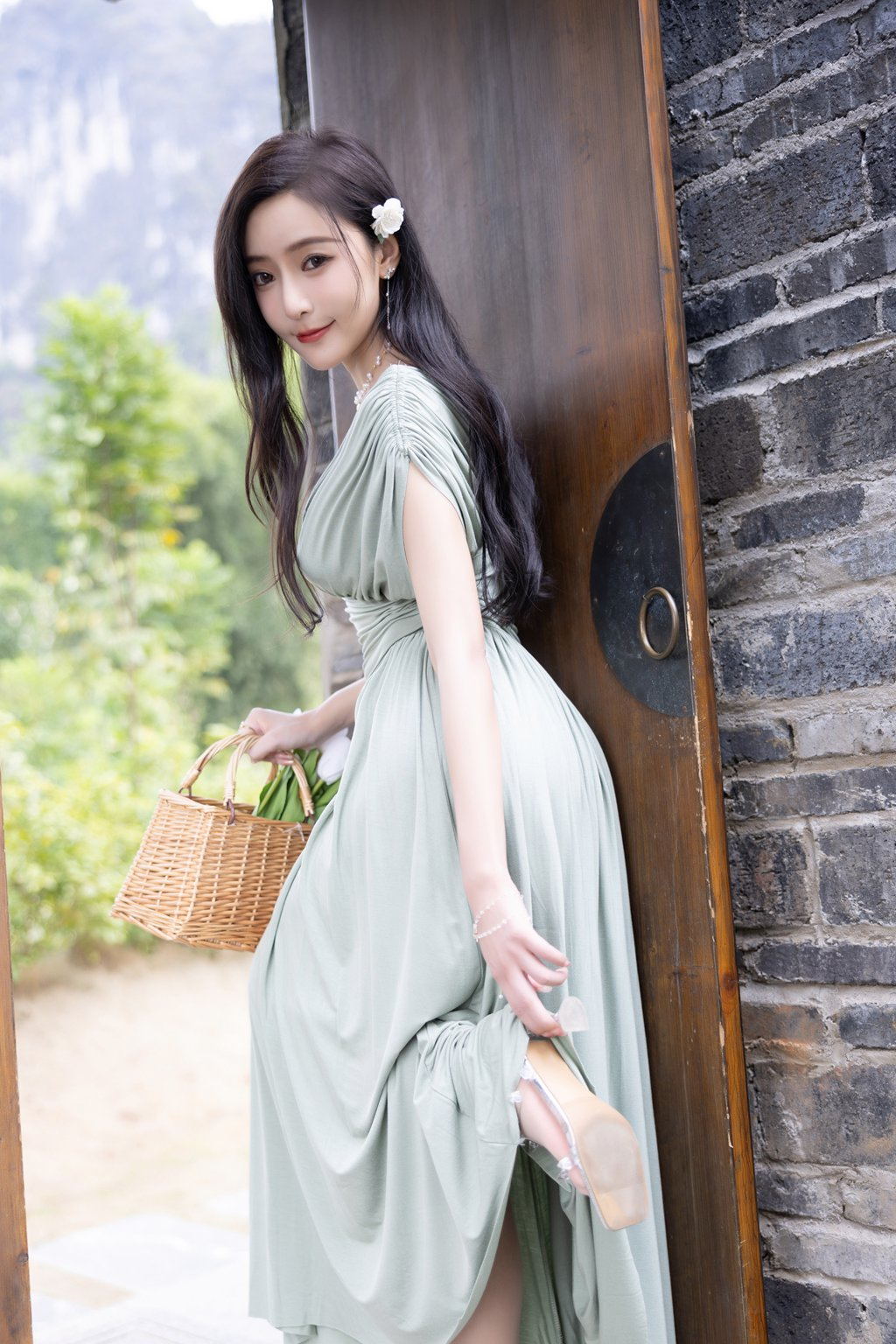 秀人模特@王馨瑶Yanni – 豆绿色连衣裙白色泳衣[108P/628MB] 年费专享-第3张