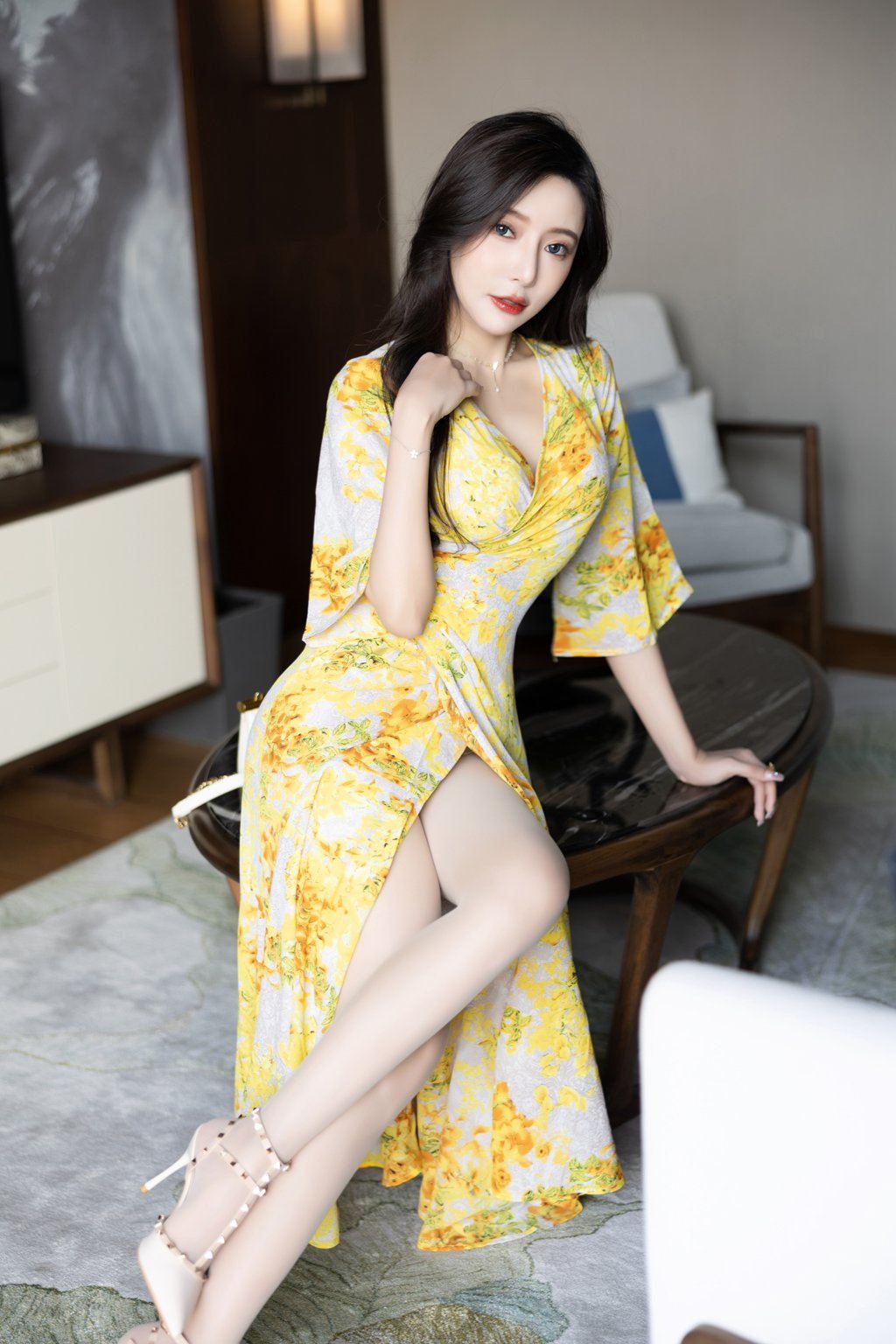 秀人模特@王馨瑶Yanni – 黄色碎花裙[105P/775MB] 年费专享-第2张