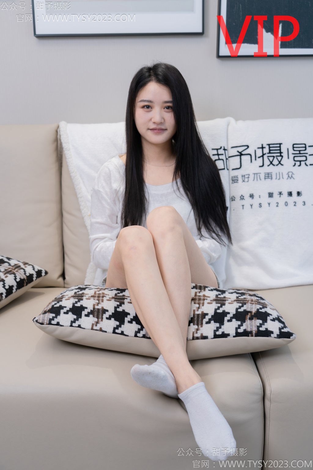 甜予摄影 NO.130期：澜澜-皮鞋、白棉袜、裸足、掉袜子剧情（完整版）[130P/2V/11.15GB] 年费专享-第1张