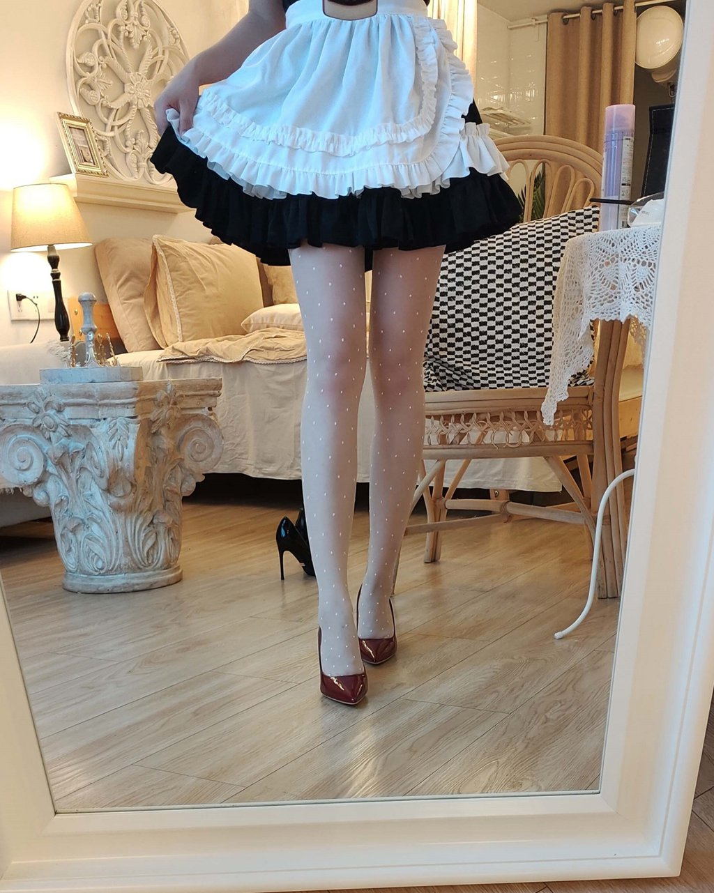 微博红人Coser@雪琪SAMA 对镜女仆[28P-2V-647M] 网红写真-第4张