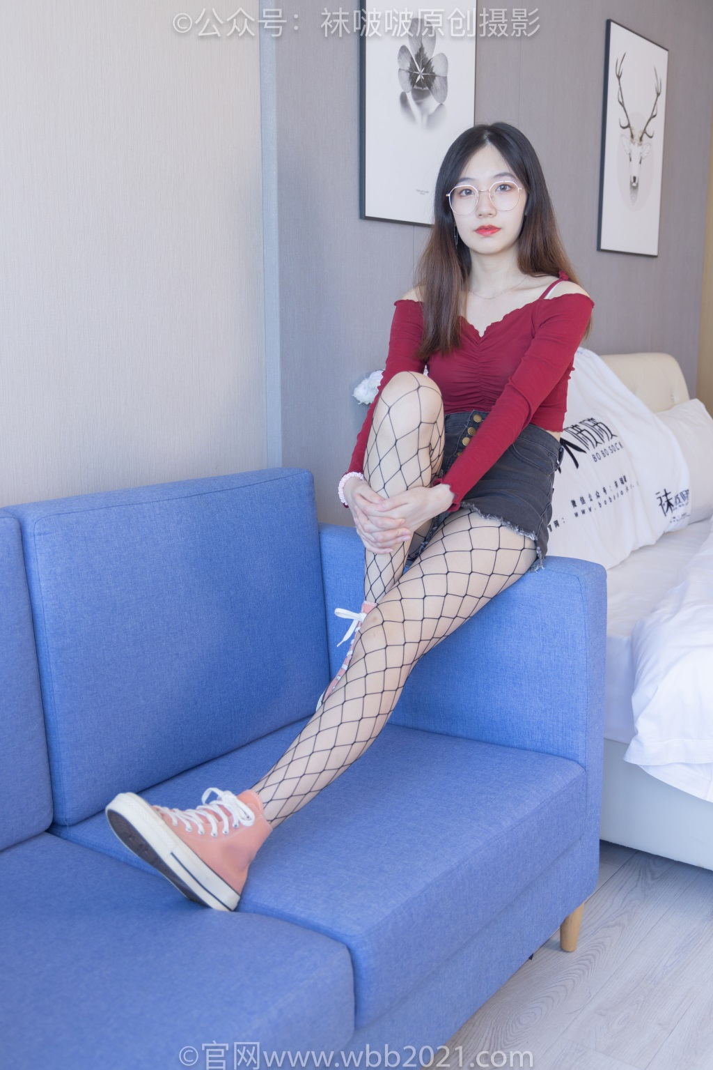 [BoBoSocks袜啵啵] NO.453 小甜豆-帆布鞋、黑色渔网袜（花絮版）[141P/1V/6.55G] 年费专享-第4张
