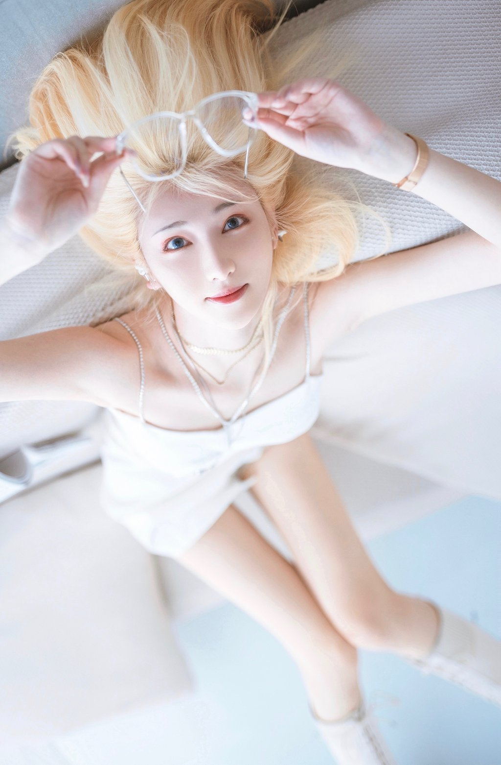 微博红人动漫Coser@南桃Momoko-白色制服 [9P-25MB] 网红写真-第4张