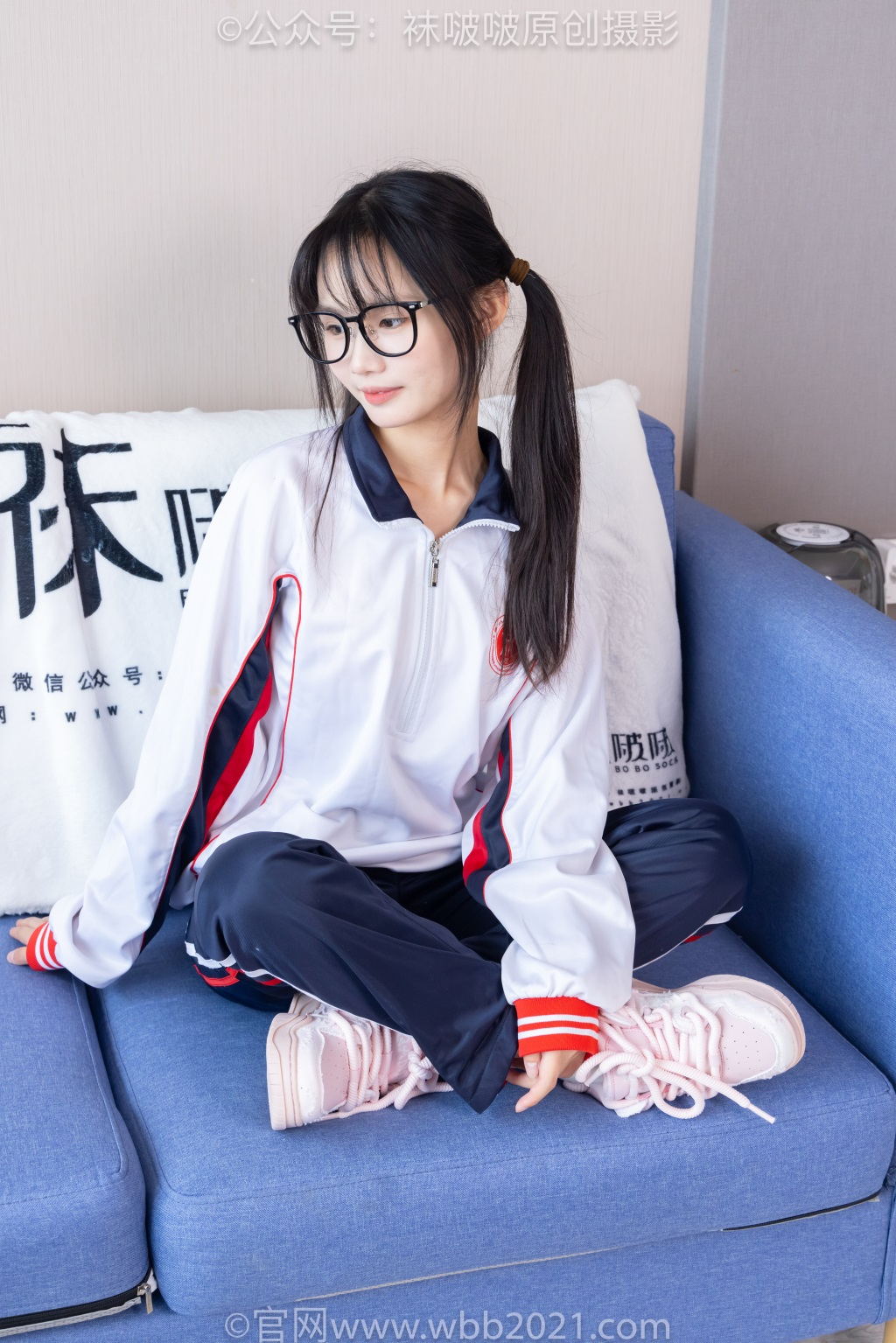 [BoBoSocks袜啵啵] NO.458 甜甜圈-板鞋、白棉袜、肉丝（脚尖加固款）、校服裤里丝（花絮版）[150P/1V/7.39G] 年费专享-第4张