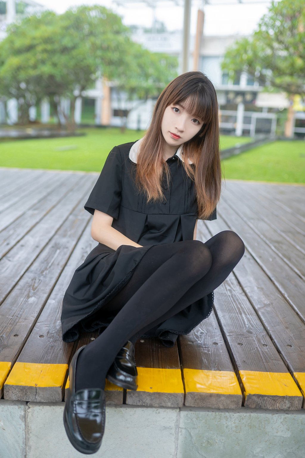 网紅Coser@祖木子 户外黑丝长腿 [41P-221MB] 网红写真-第4张