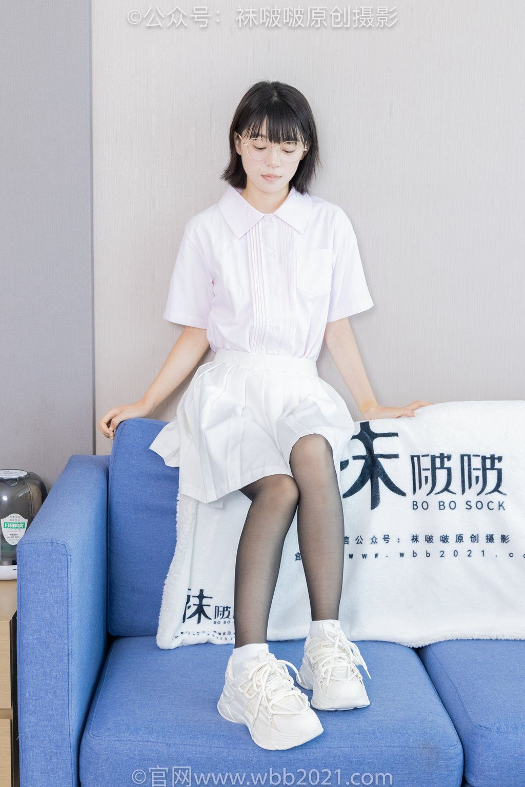 [BoBoSocks袜啵啵] NO.449 糯米-运动鞋、白棉袜、嘿丝（脚尖加固款）（花絮版）[148P/1V/7.61G] 年费专享-第3张