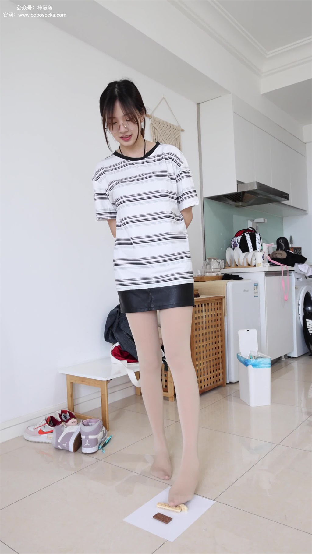 [BoBoSocks袜啵啵] 积分限定作品 NO.001 小甜豆-平底鞋、厚嘿丝、厚肉丝、踩东西剧情 [1V/804MB] 年费专享-第3张
