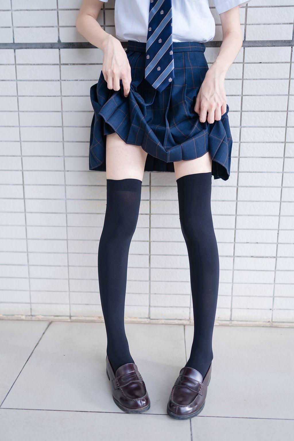 网紅Coser@祖木子 午后阳光下的黑丝学妹 [47P-194MB] 网红写真-第3张