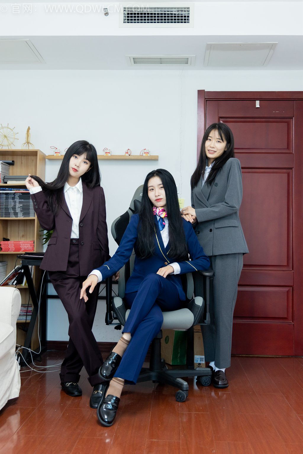 勿恋传媒 NO.2074 菜菜&米米&绒绒-我们的秘密 [178P/1V/6.57G] 其它写真-第3张