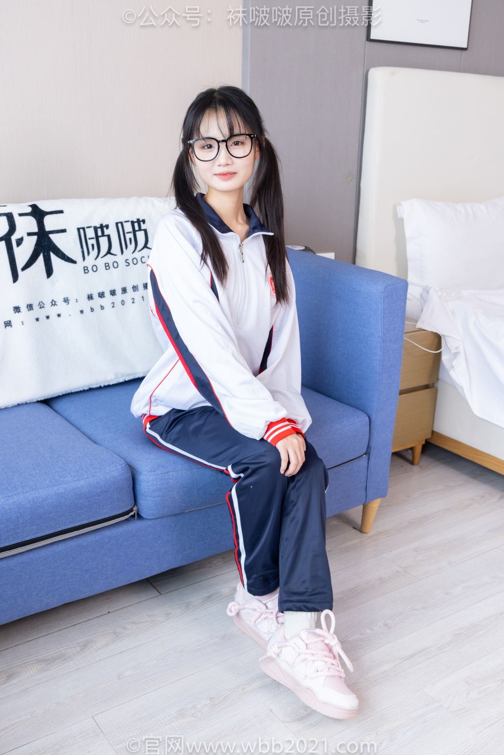 [BoBoSocks袜啵啵] NO.458 甜甜圈-板鞋、白棉袜、肉丝（脚尖加固款）、校服裤里丝（花絮版）[150P/1V/7.39G] 年费专享-第3张
