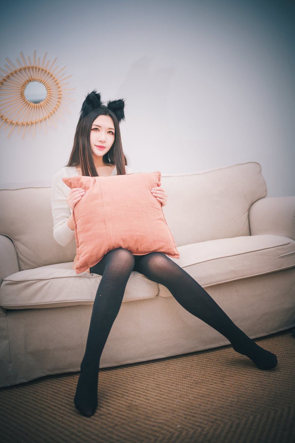 网红Coser@源纱希喵喵喵 –猫耳白色毛衣[20P-187MB] 网红写真-第3张