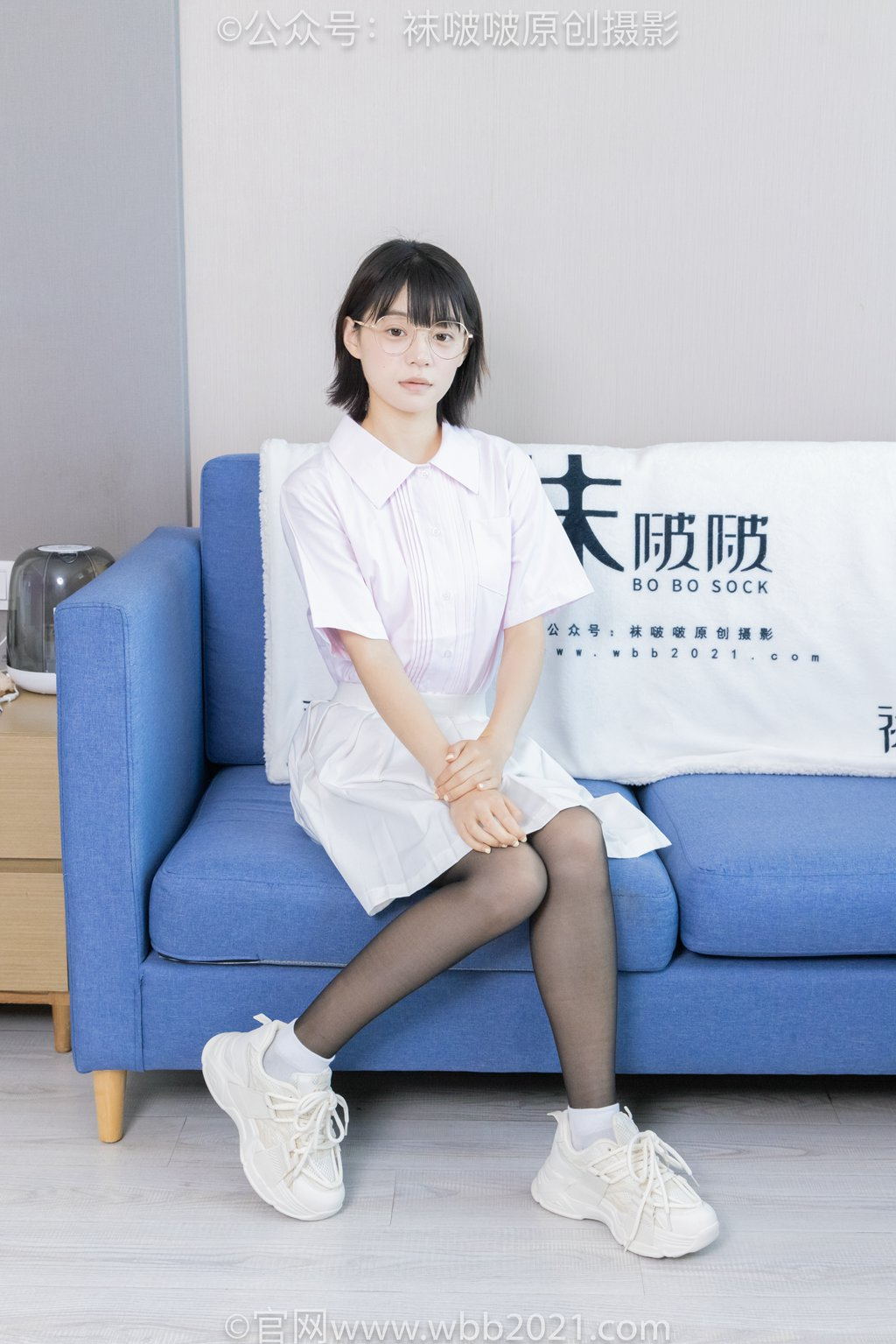 [BoBoSocks袜啵啵] NO.449 糯米-运动鞋、白棉袜、嘿丝（脚尖加固款）（花絮版）[148P/1V/7.61G] 年费专享-第2张