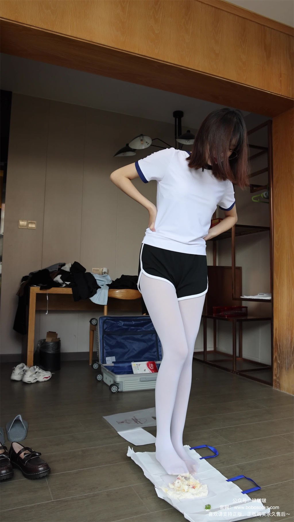 [BoBoSocks袜啵啵] 积分限定作品 NO.008 小甜豆-皮鞋、厚白丝、踩奶油蛋糕剧情 [1V/650MB] 年费专享-第2张