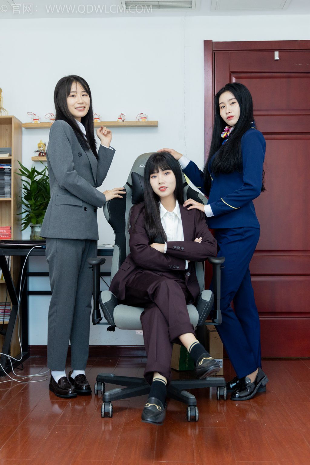 勿恋传媒 NO.2074 菜菜&米米&绒绒-我们的秘密 [178P/1V/6.57G] 其它写真-第2张