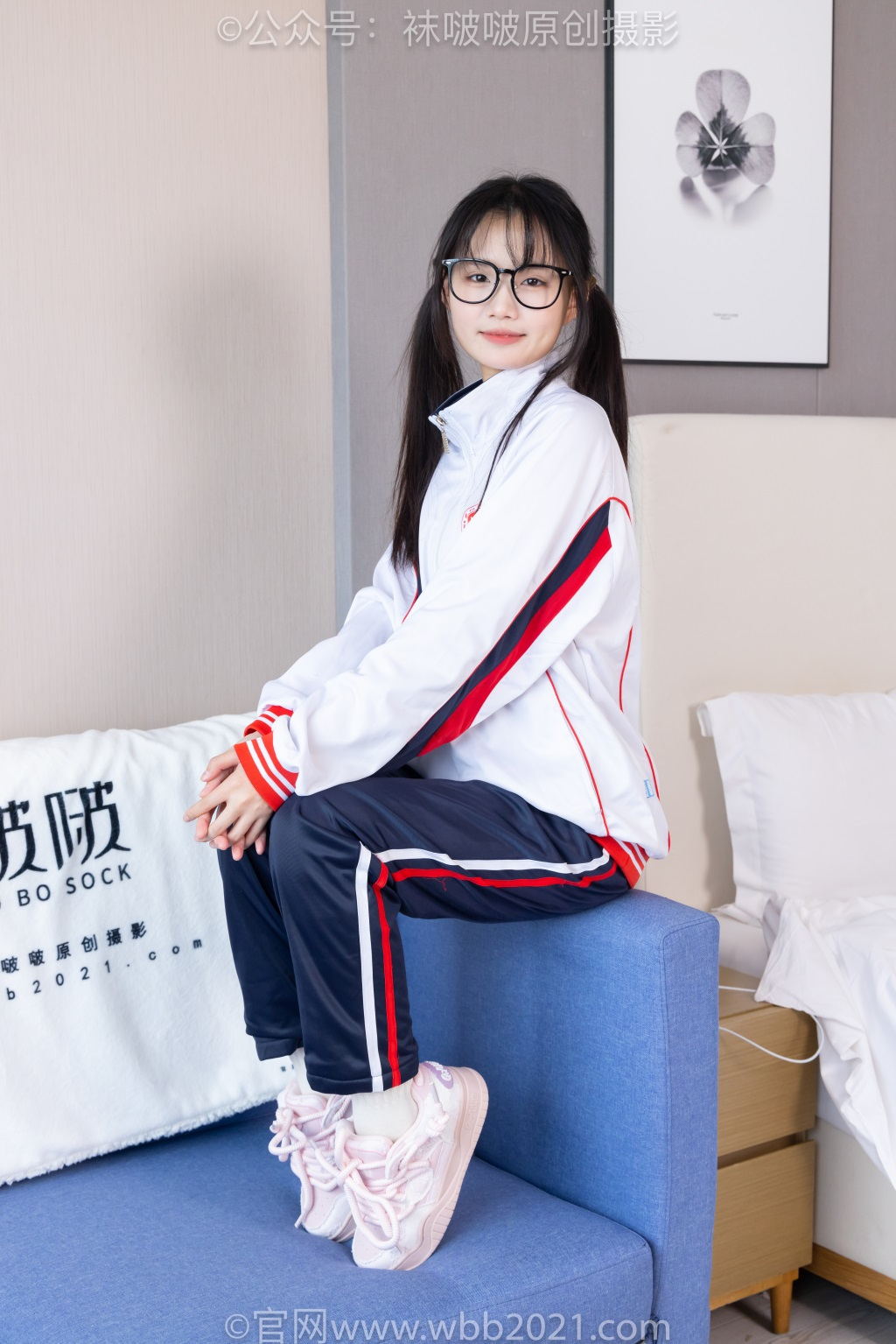 [BoBoSocks袜啵啵] NO.458 甜甜圈-板鞋、白棉袜、肉丝（脚尖加固款）、校服裤里丝（花絮版）[150P/1V/7.39G] 年费专享-第2张