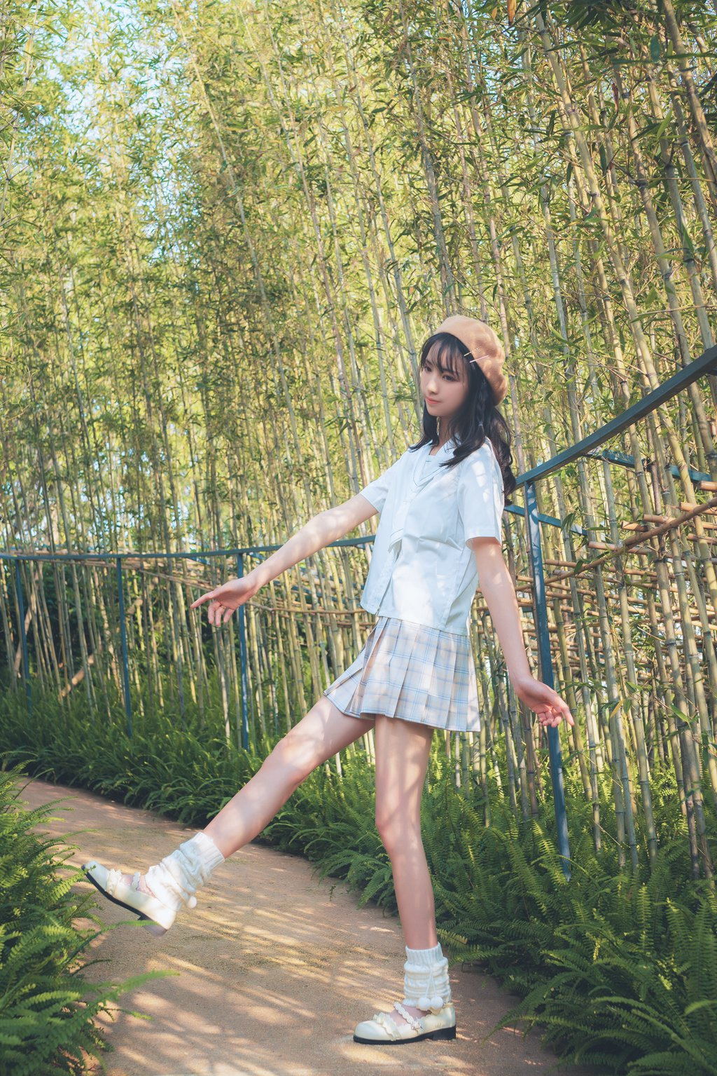 网紅Coser@西呱呀呀呀 –白云森林短袖无外套 [39P-408MB] 网红写真-第3张