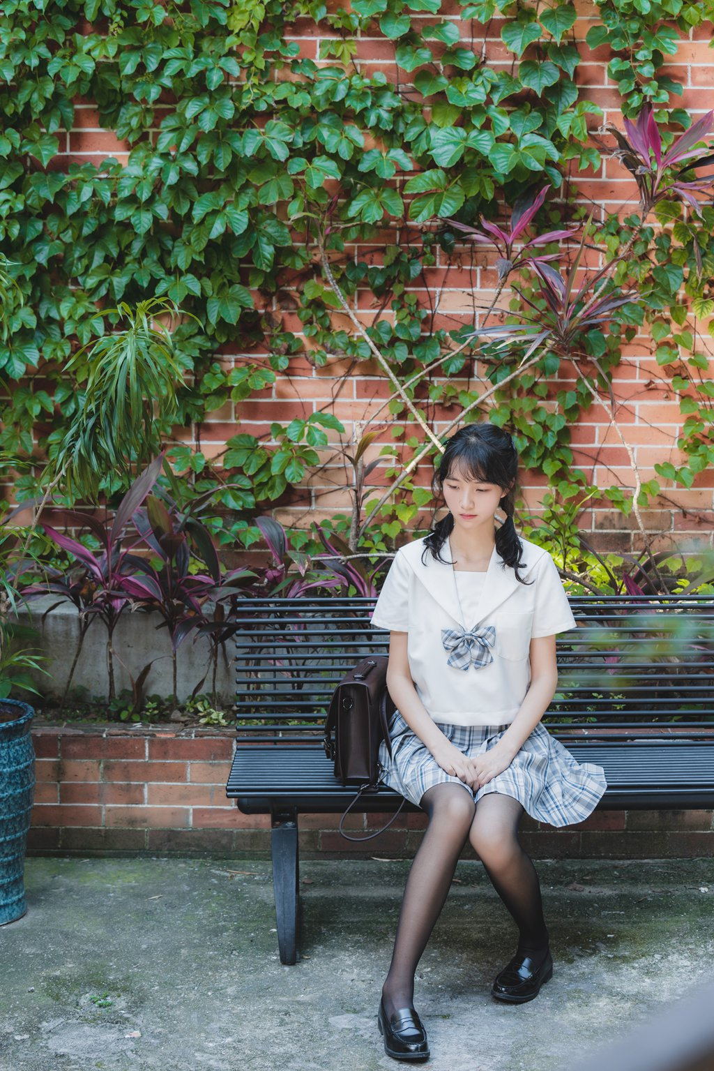 网紅Coser@西呱呀呀呀 –凤凰新村 [57P-983MB] 网红写真-第2张