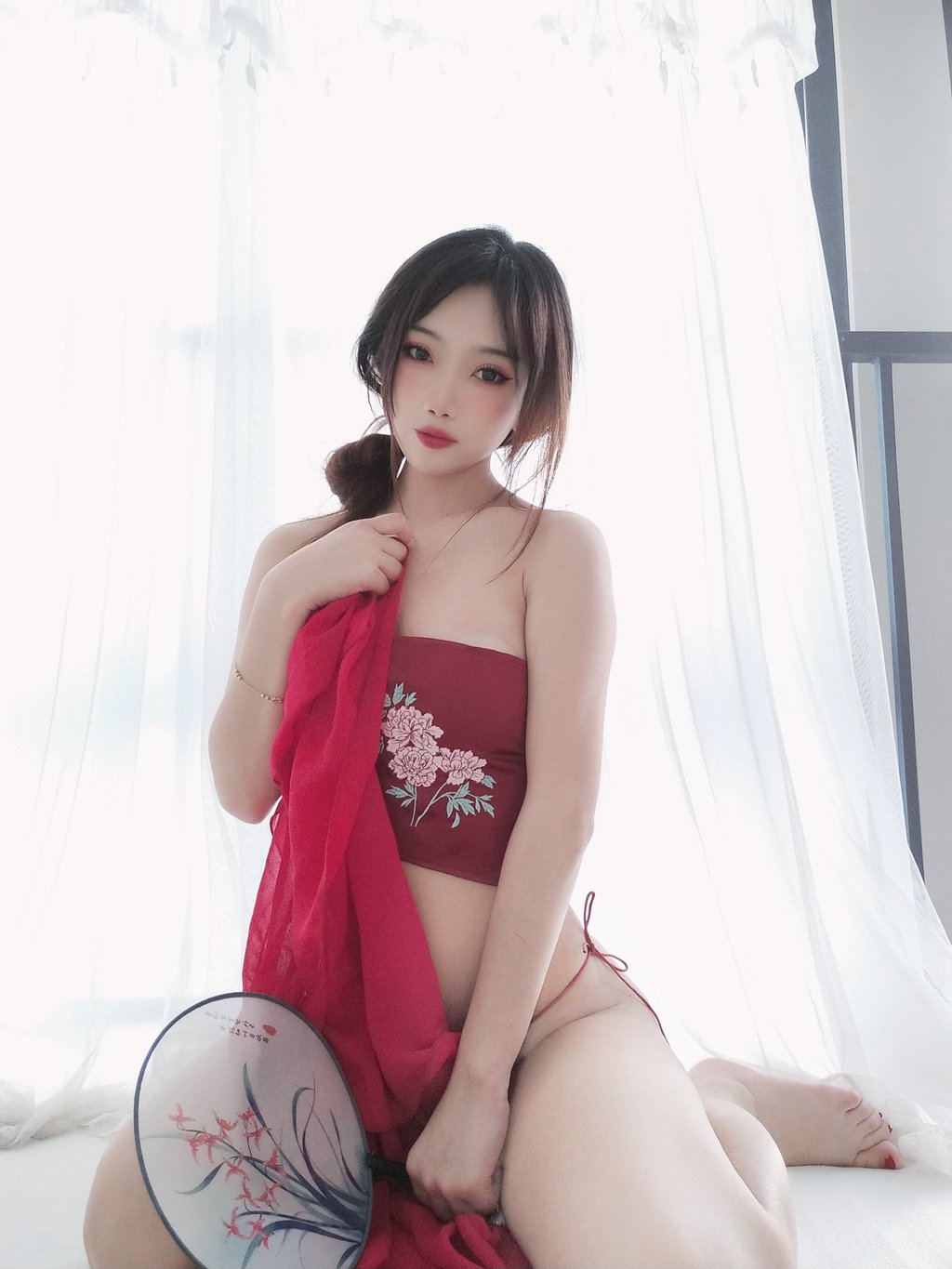 微博红人@鬼畜瑶在不在w 情趣红肚兜 [30P2V-238MB] 网红写真-第1张