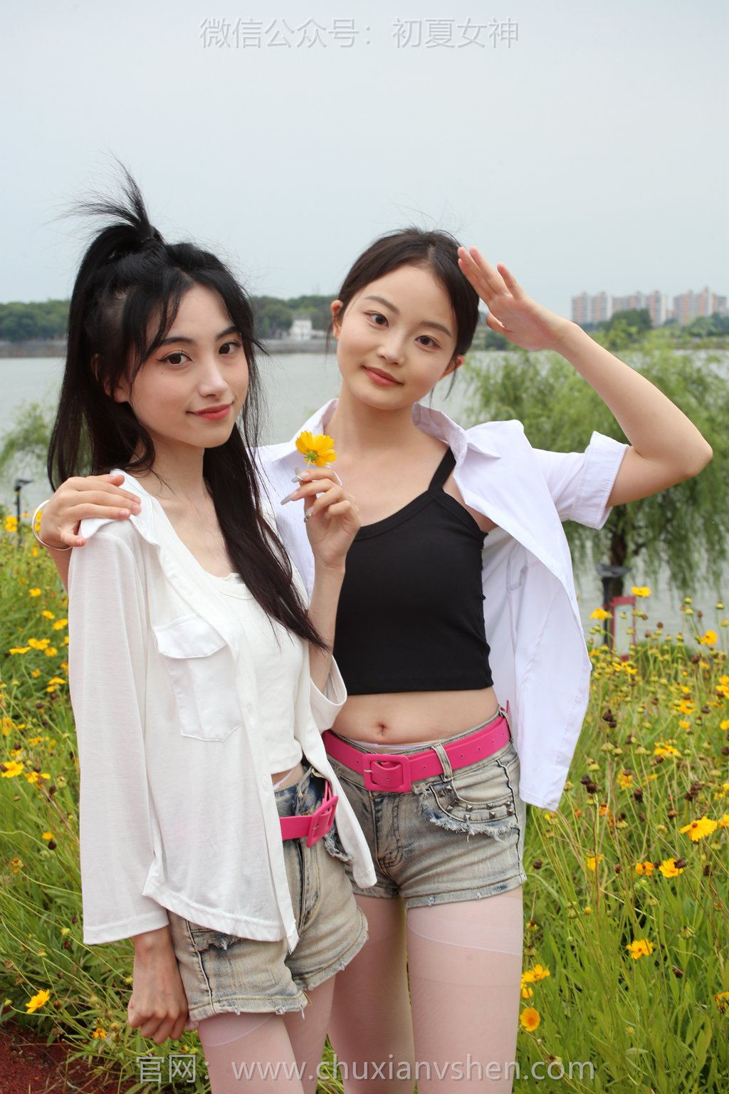 [初夏女神] NO.257 柒柒&双双~《光彩照人》天气在热也挡不住我们出门瞎逛 [130P/1V/3.81G] 其它写真-第1张