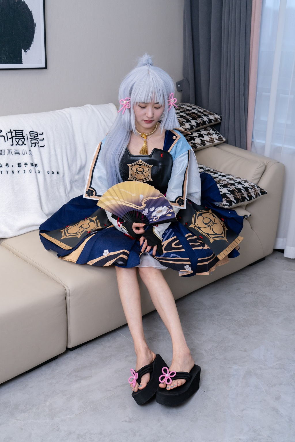 [甜予摄影] NO.141 澜澜-cos服人字拖、白丝、裸足、挠脚心剧情 完整版 [134P/3V/12.6G] 年费专享-第2张