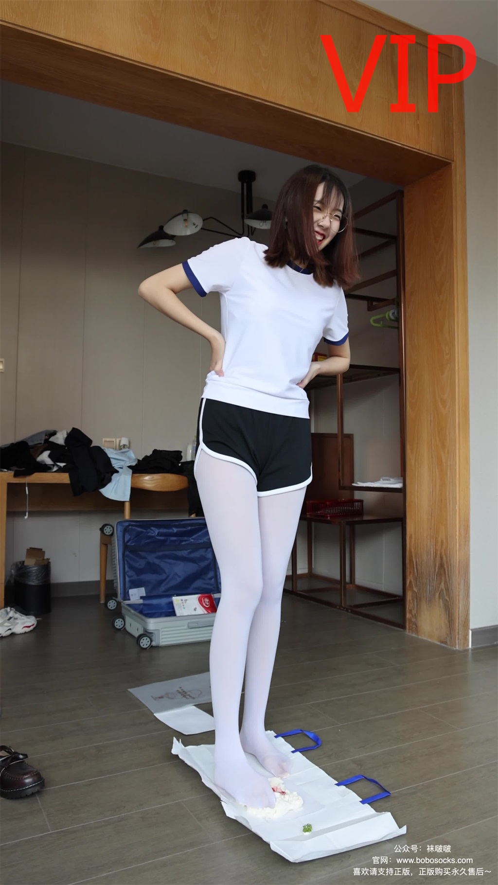 [BoBoSocks袜啵啵] 积分限定作品 NO.008 小甜豆-皮鞋、厚白丝、踩奶油蛋糕剧情 [1V/650MB] 年费专享-第1张