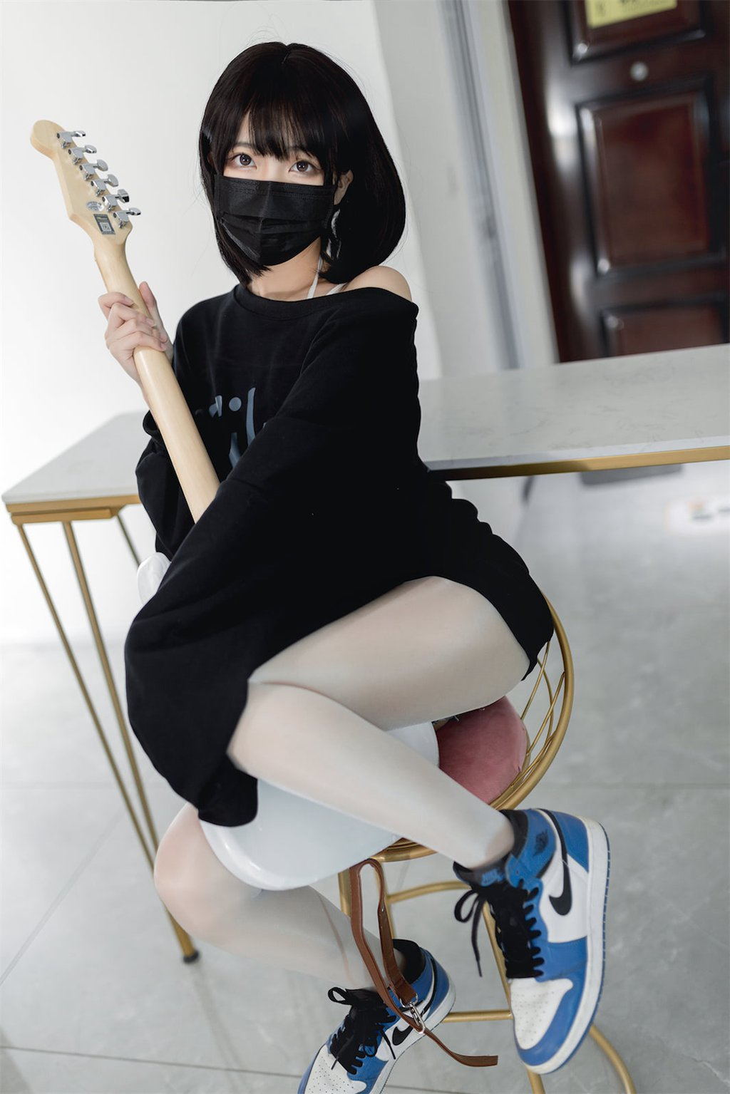 动漫博主@杏仁曲奇 升玖吉他姐姐 [45P/85MB] 网红写真-第1张