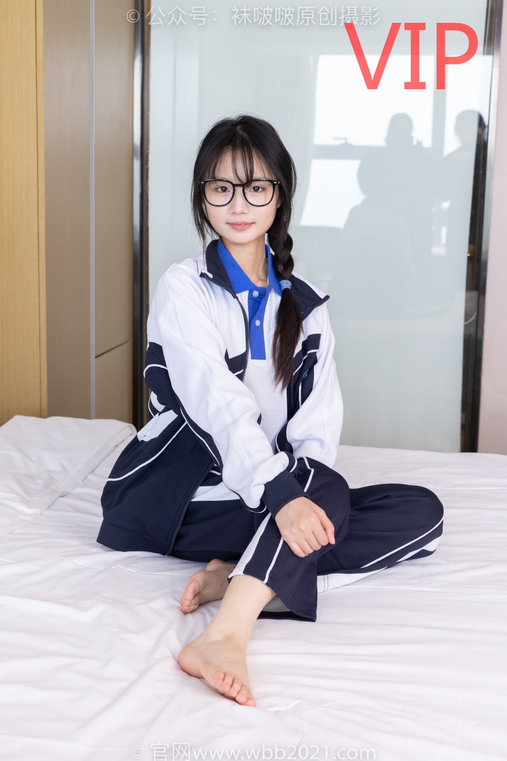 [BoBoSocks袜啵啵] NO.456 甜甜圈-运动鞋、白棉袜、裸足、校服（花絮版）[150P/1V/6.49G] 年费专享-第1张