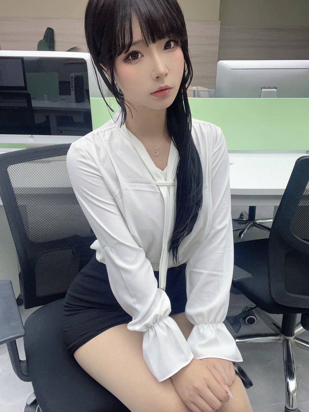 动漫博主@yuuhui玉汇 体贴的秘书 [37P/93MG] 网红写真-第1张