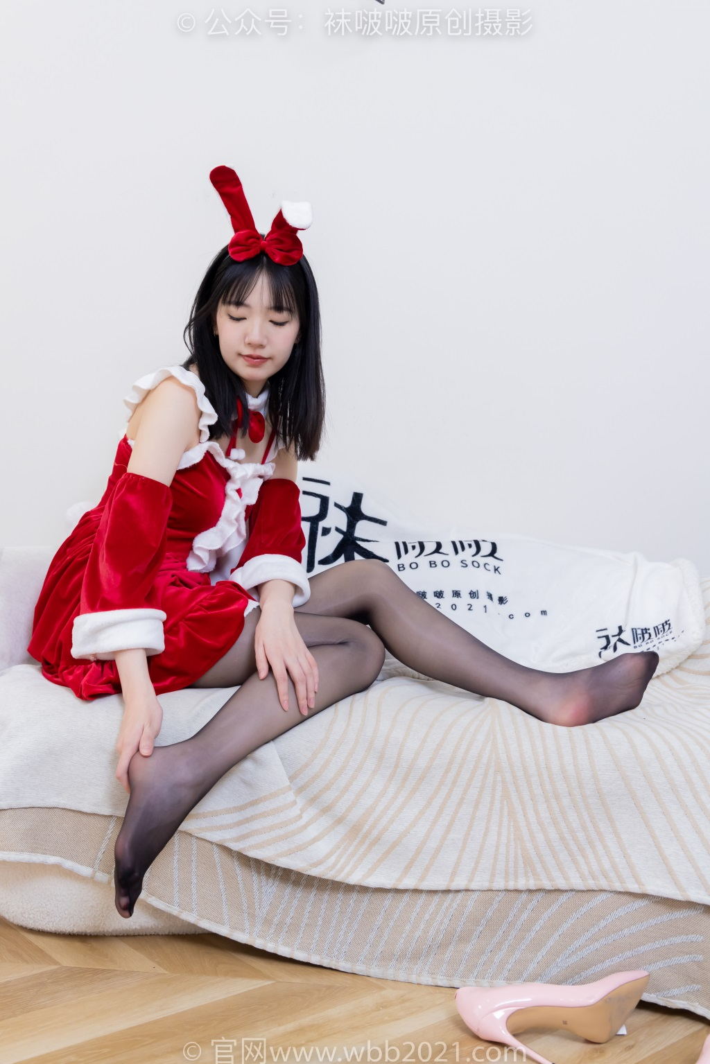 [BoBoSocks袜啵啵] NO.469 小甜豆-高跟鞋、油亮白丝、油亮肉丝（脚尖透明款）、油亮嘿丝、红色美甲、（花絮版）[188P/1V/7.08G] 年费专享-第4张