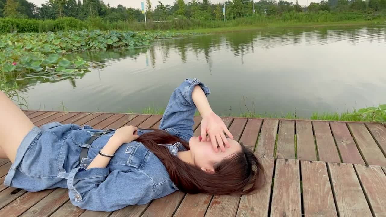 MZSOCK 爱每足社区 NO.014-有荷塘还有美女，你还想要什么？[1V/4MB] 其它写真-第2张