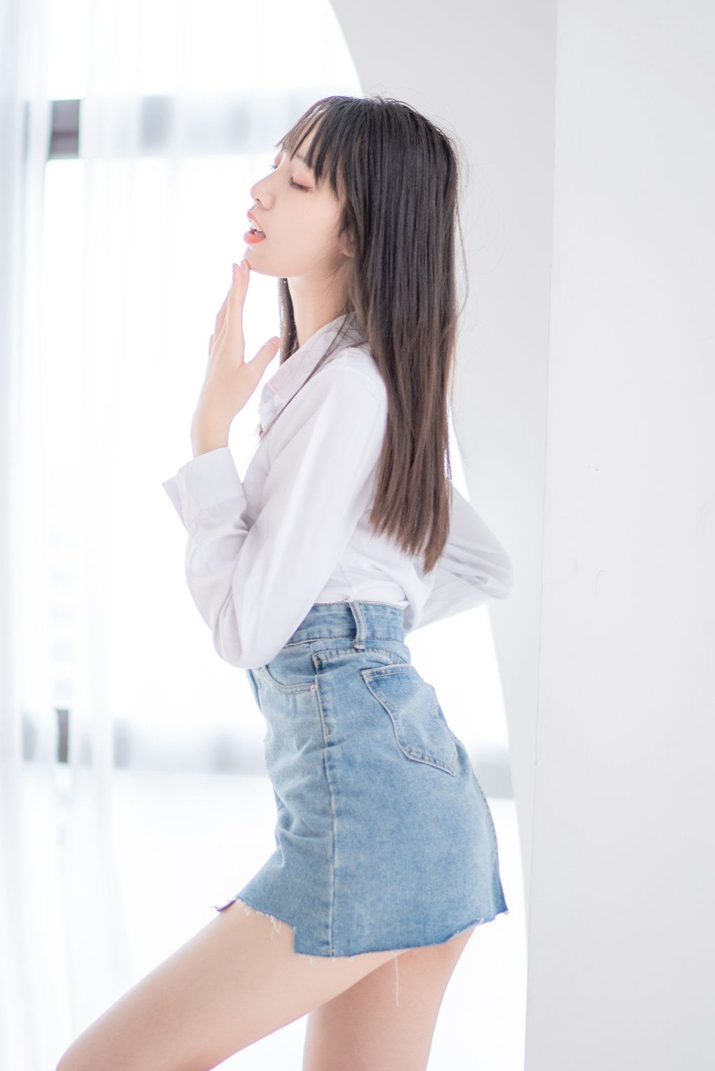网紅Coser@西呱呀呀呀 –衬衫牛仔裙 [61P-297MB] 网红写真-第4张