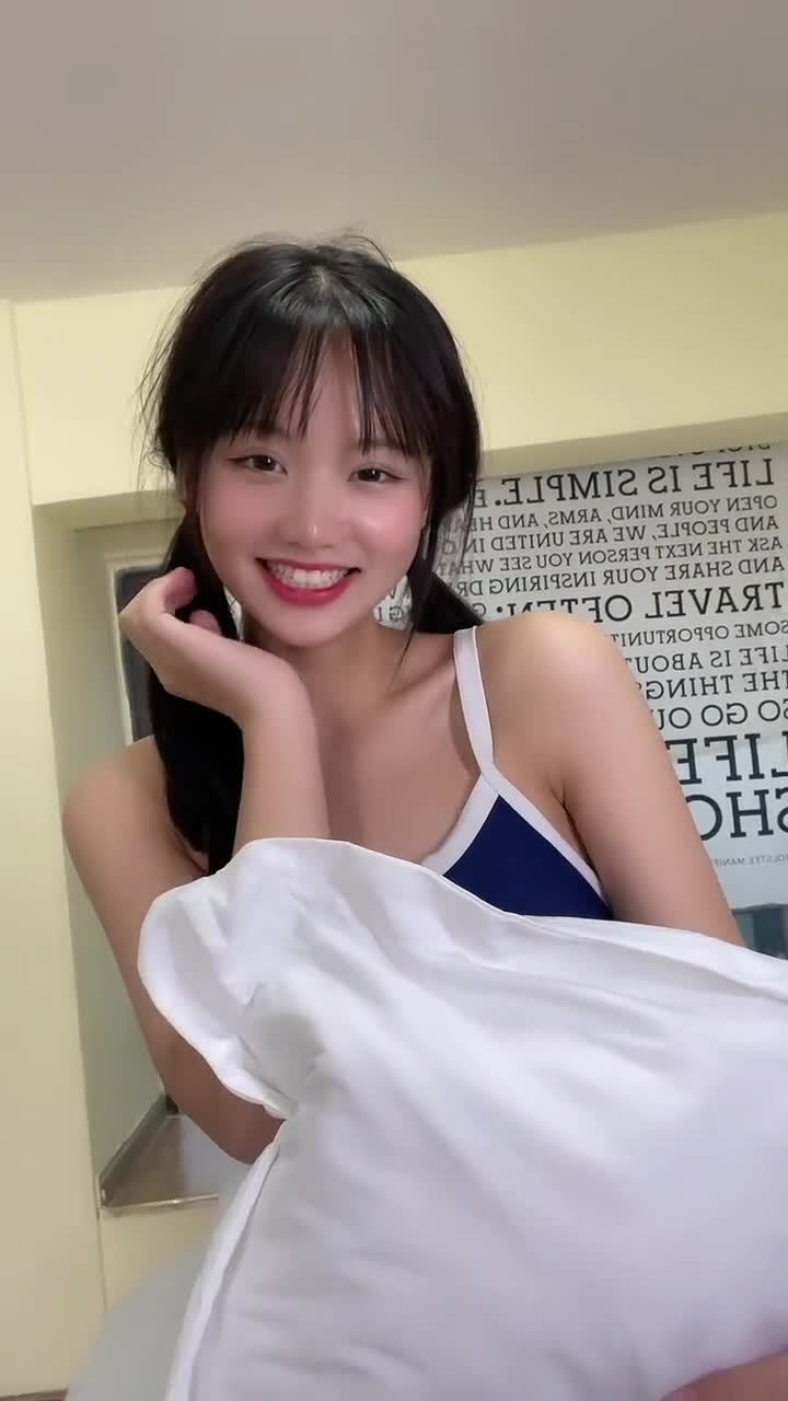 MZSOCK 爱每足社区 NO.016-你有没有见过我眼睛里都是你的样子…模特 小麦[1V/2MB] 其它写真-第1张