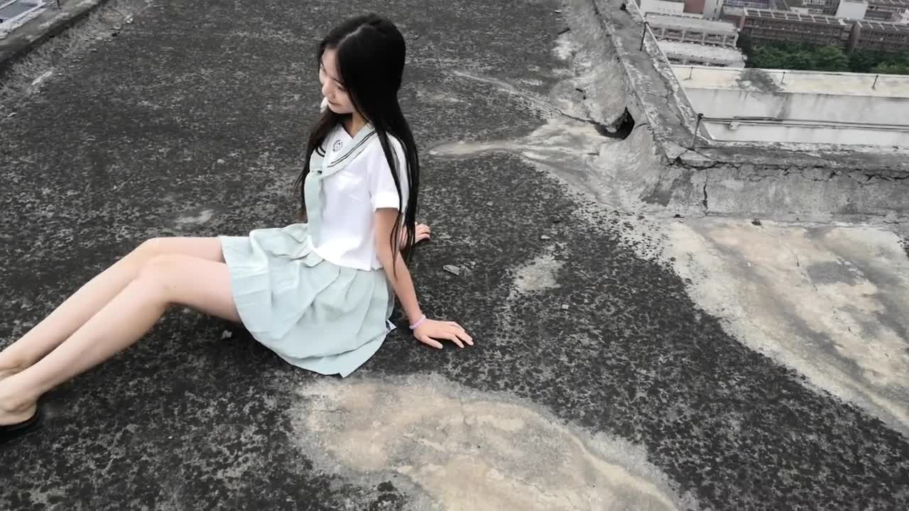 MZSOCK 爱每足社区 NO.003-楼顶的jk美女君君[1V/5MB] 其它写真-第1张