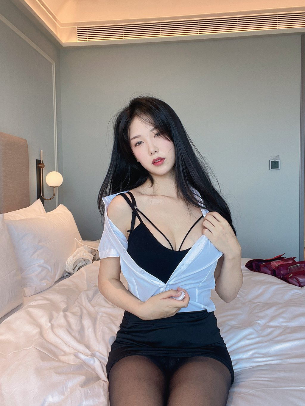 网紅Coser@抖娘-利世 定制OL2[20P-1V-262M] 网红写真-第2张