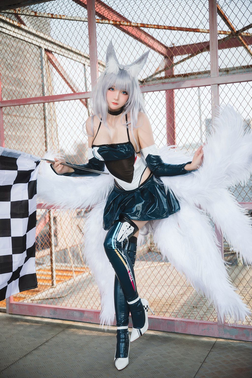动漫Coser@瓜希酱 碧蓝航线 信浓赛车 轰鸣的银轮皮肤 [16P/82MB] 网红写真-第3张