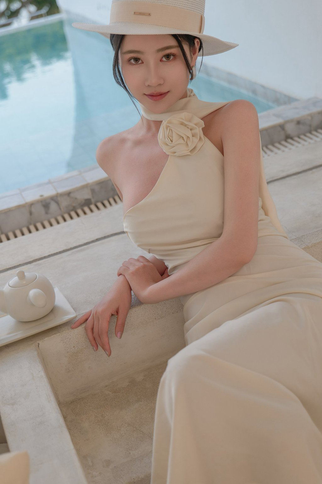 人气美女@年年nnian –情迷法兰西 [80P-125M] 网红写真-第3张