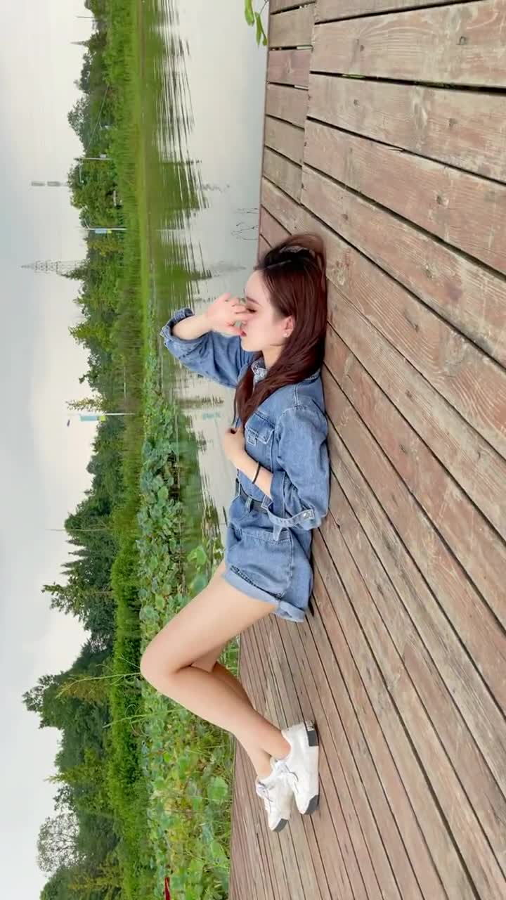 MZSOCK 爱每足社区 NO.014-有荷塘还有美女，你还想要什么？[1V/4MB] 其它写真-第1张