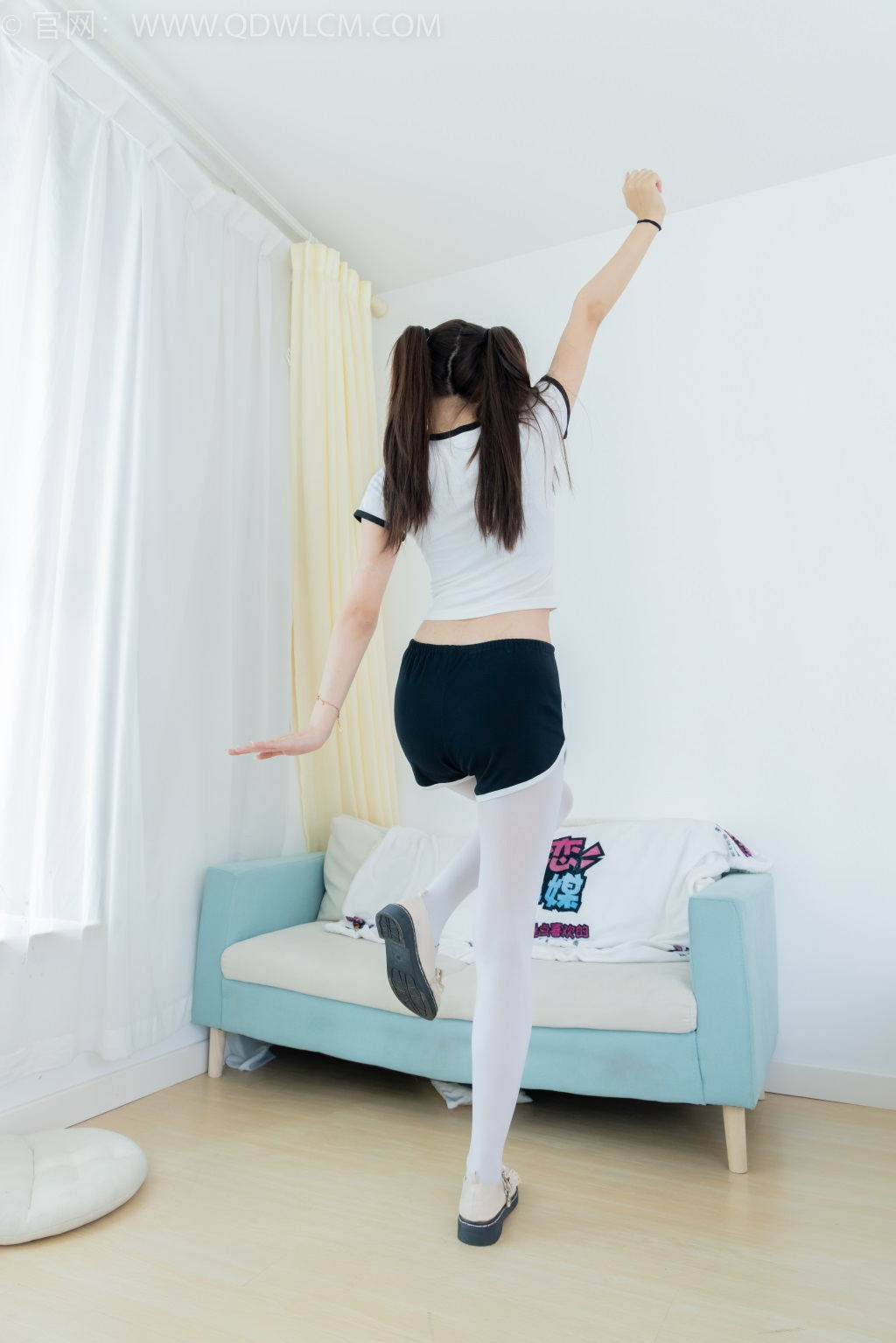 勿恋传媒 NO.2120 泡泡-落叶纷飞时 [150P/1V/3.35G] 其它写真-第2张