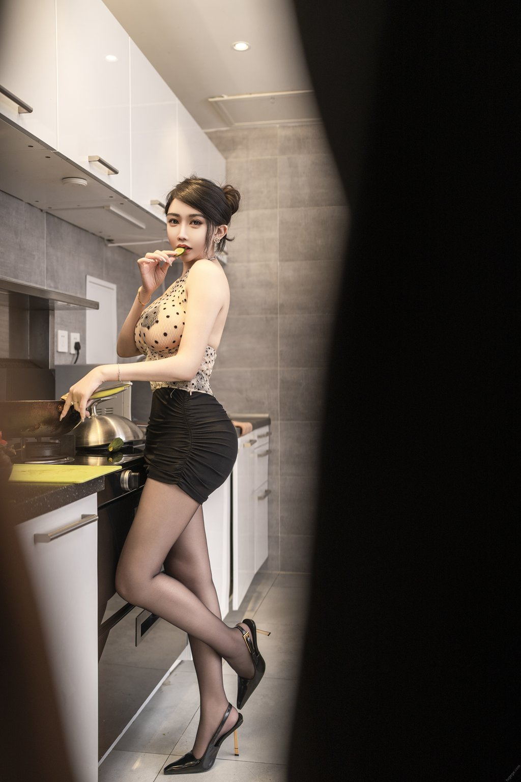 秀人模特@李若汐-原版无水印-厨房女仆 [94P/1.48GB] 年费专享-第2张