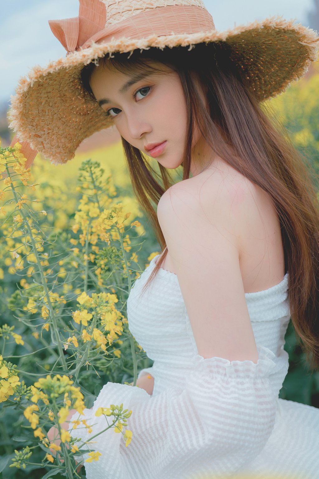 人气美女@年年nnian –花野 [53P-147M] 网红写真-第1张