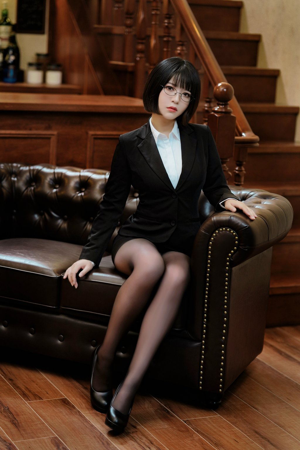 微博人气Coser@半半子 OL様 [37P/108MB] 网红写真-第1张