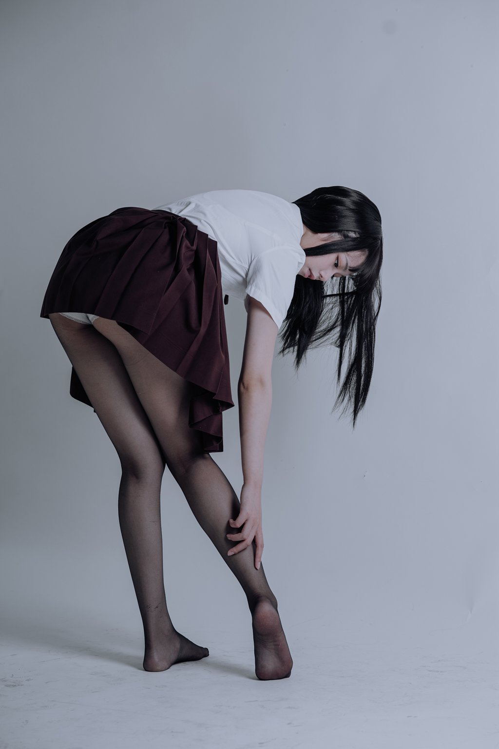 网紅Coser@七月喵子-黑丝jk [31P-172MB] 网红写真-第3张