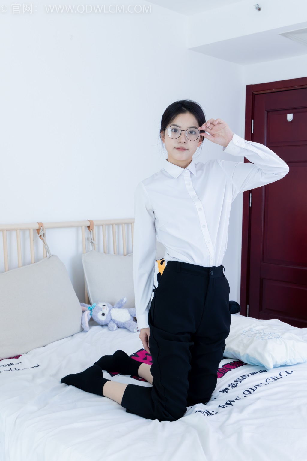 勿恋传媒 No.2126 茯苓-泛黄的相片 [159P/1V/3.35GB] 其它写真-第3张