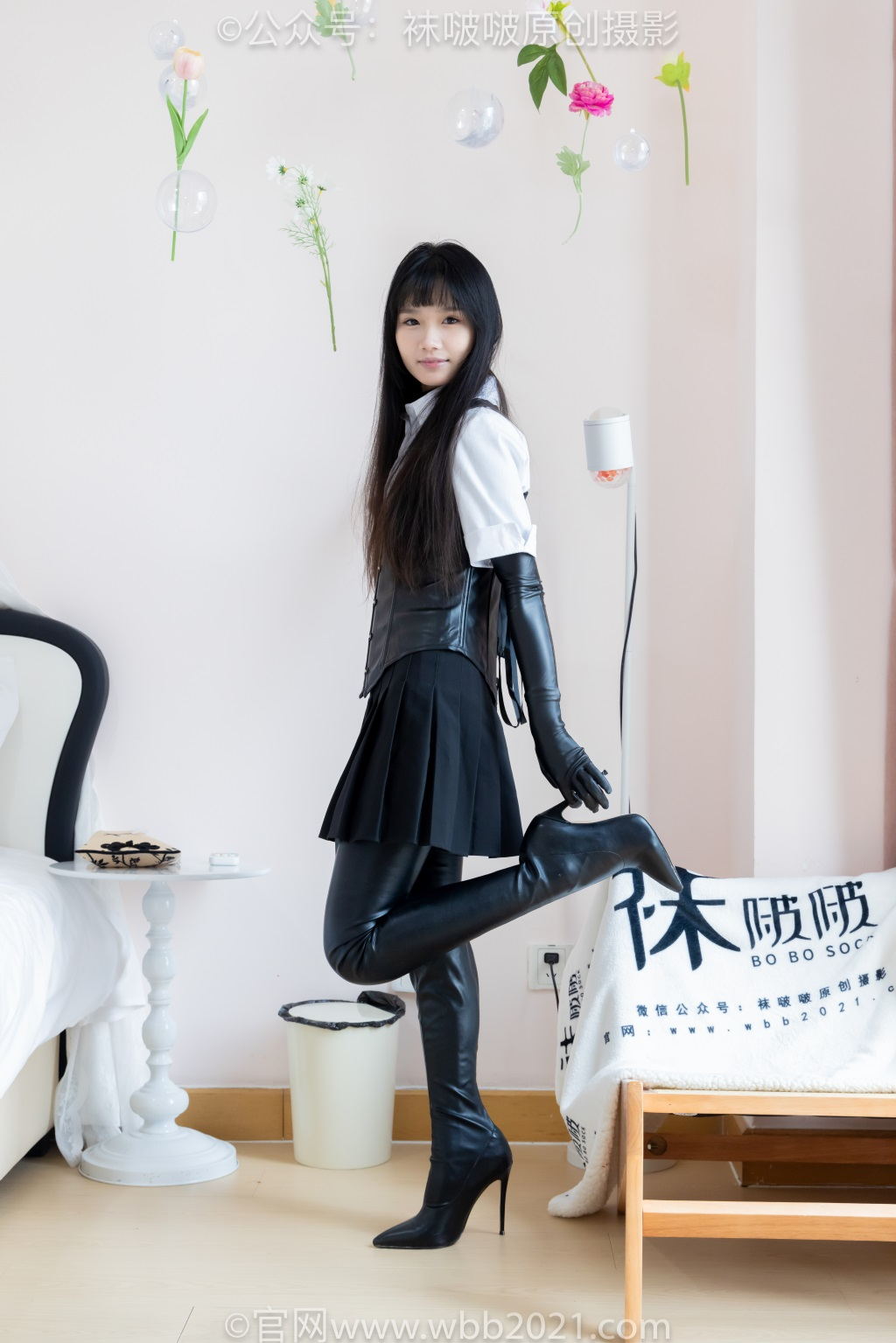 [BoBoSocks袜啵啵] NO.499 甜甜圈-高跟长靴、踩脚裤、厚嘿丝五指袜、黑皮手套、裤里丝（花絮版）[144P/1V/6.42G] 年费专享-第3张