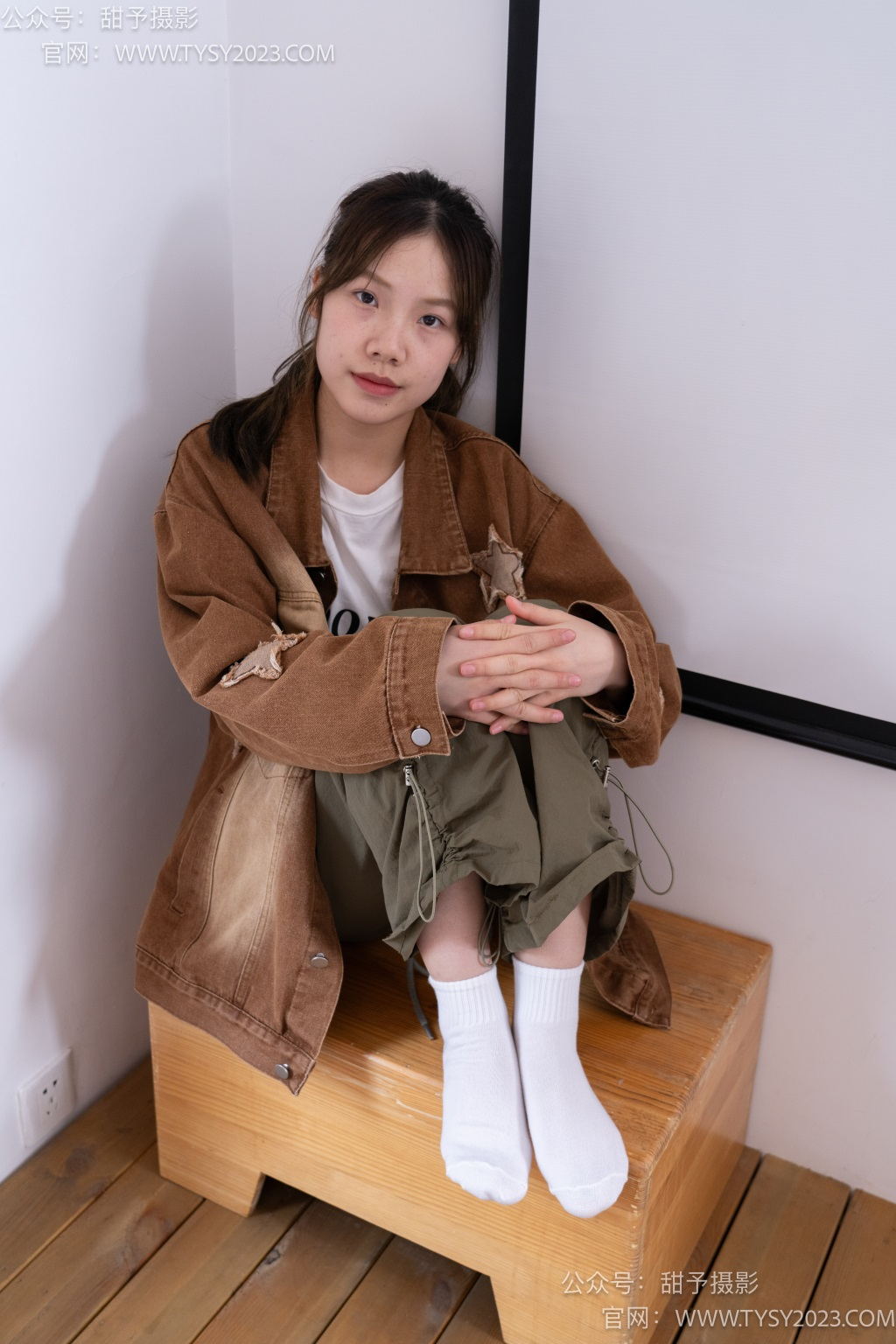[甜予摄影] NO.161 双双-板鞋、白棉袜、裸足（完整版）[130P/2V/10.1G] 年费专享-第4张