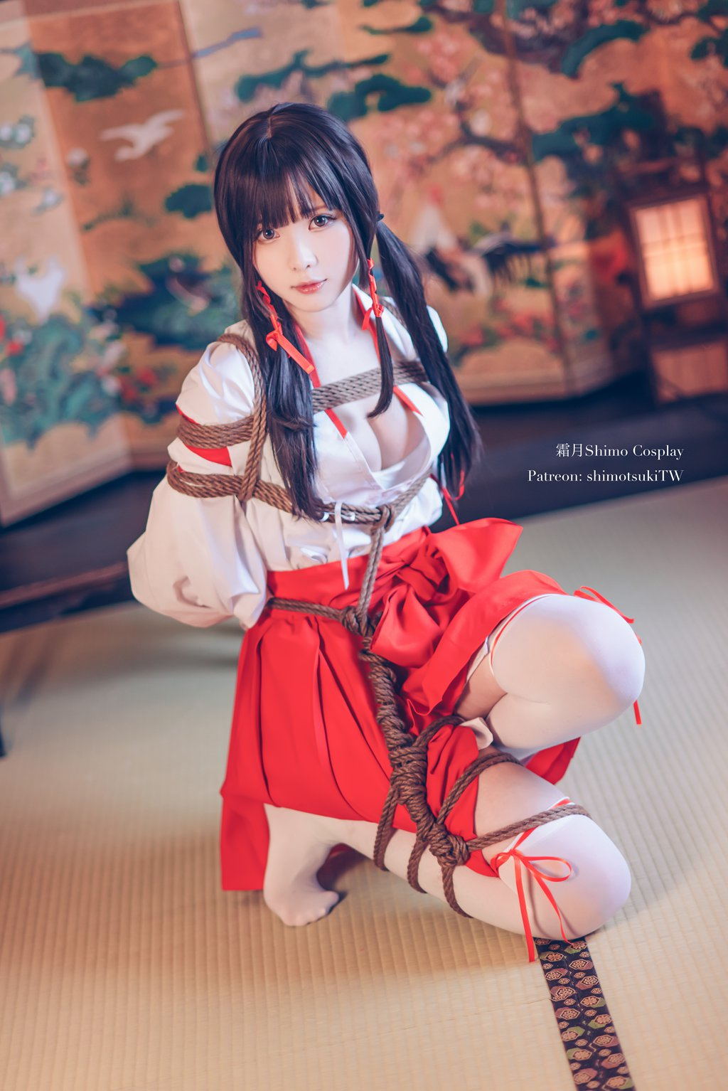 网紅Coser@霜月shimo 巫女捆绑 [24P-564MB] 网红写真-第2张
