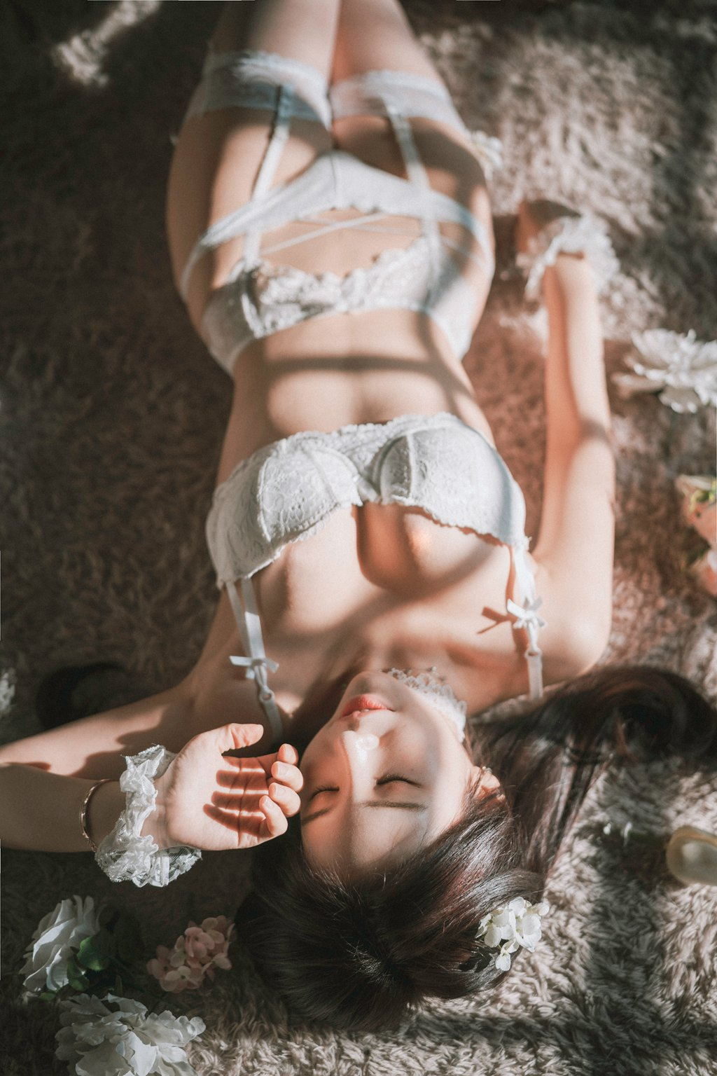 韩模写真@[DJAWA] NO.167 ZZYuri – Alluring White [44P/362MB] 其它写真-第1张